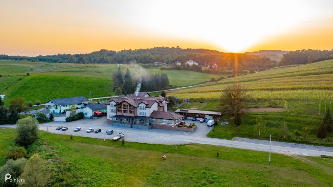 Hotel Amarilis Netretic Экстерьер фото